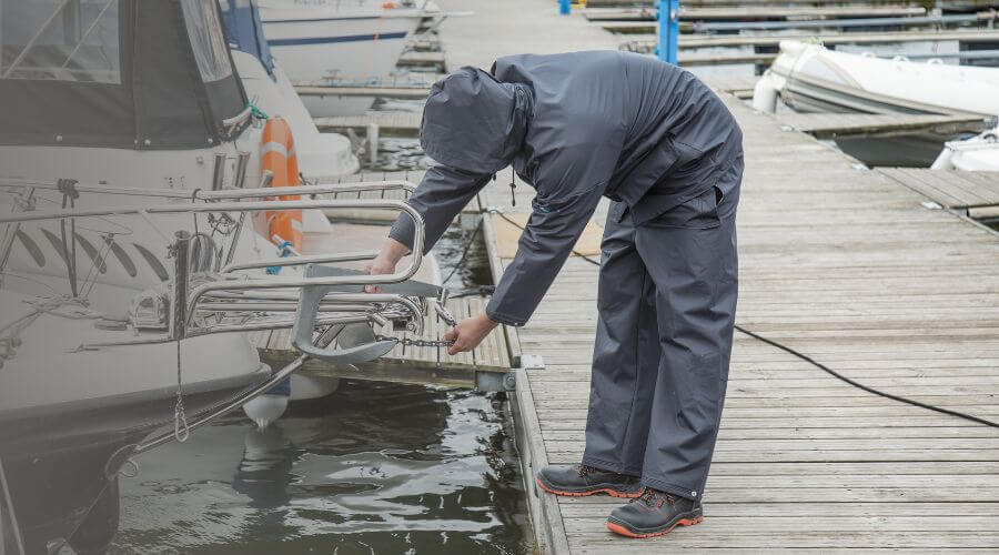 Why choose water damage restoration service for commercial flood cleanup in Bessemer